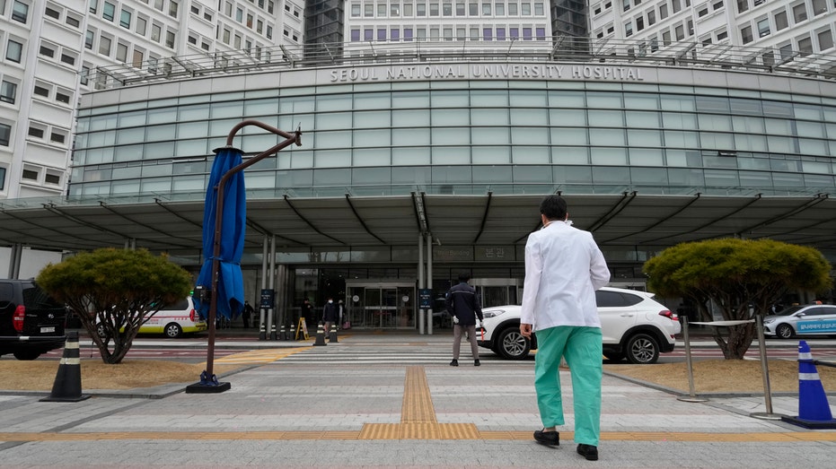 South Korean junior doctors expected to continue walkouts, defying government pleas