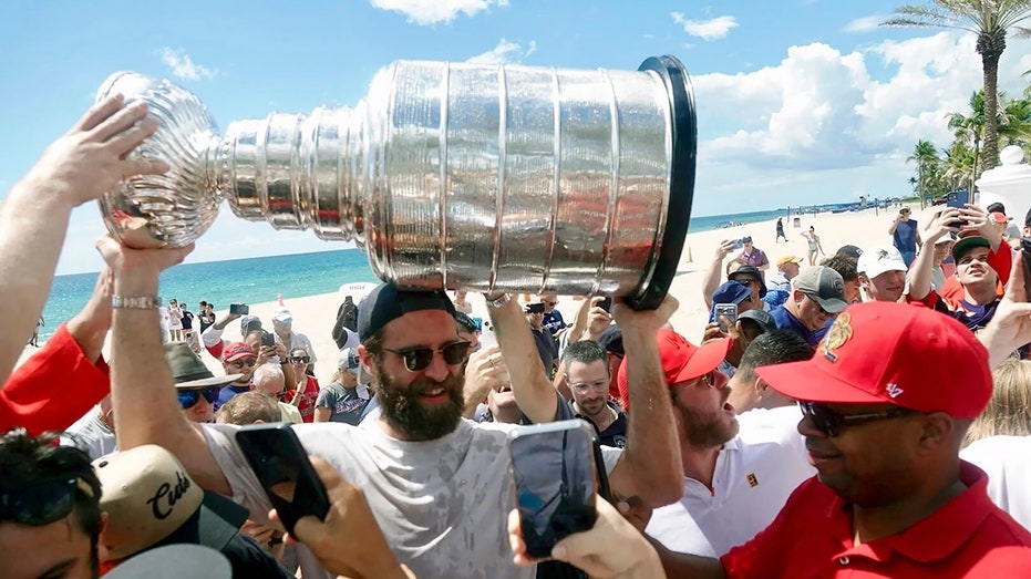 Stanley Cup champ has explicit message for LIV Golf star Brooks Koepka at victory parade