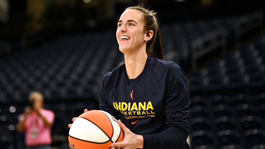 Caitlin Clark lauds childhood idol Diana Taurasi ahead of first WNBA matchup: ‘One of the greatest players’