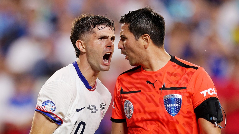 Christian Pulisic’s handshake refused by referee, sparks outrage among fans: ‘Classless’